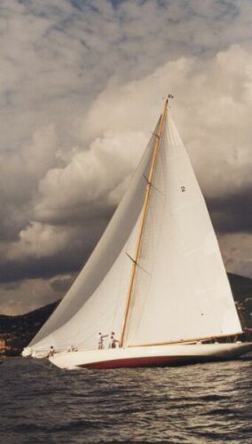 Et le vent surpenant a posé sur ma voile son souffle d'amant